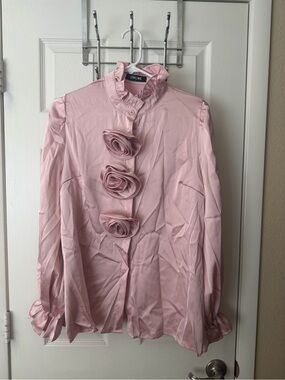 Chic Me Light Pink Satin Blouse with Rose Appliqués